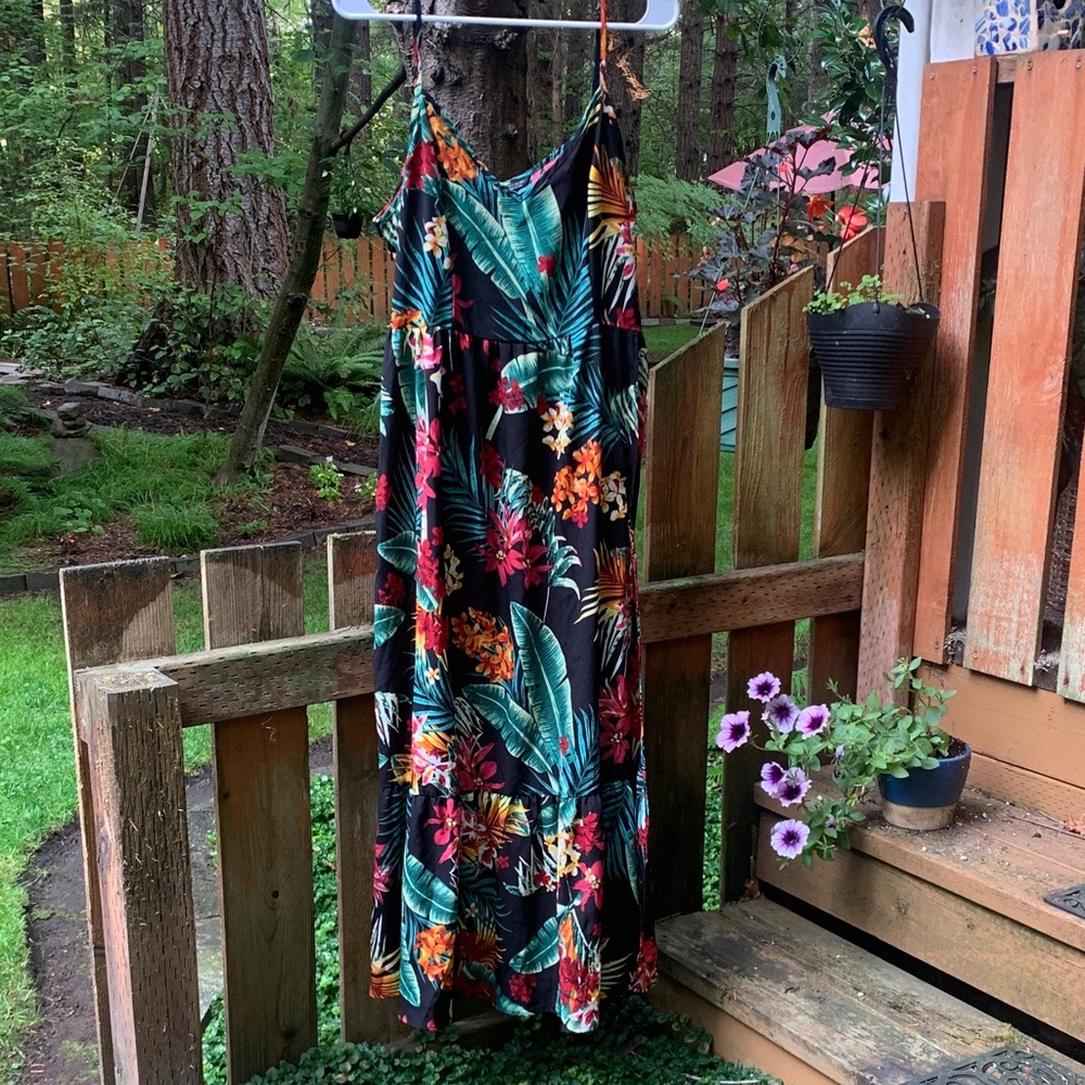 SHEIN Vibrantly Colored Tropical Print Maxi Dress